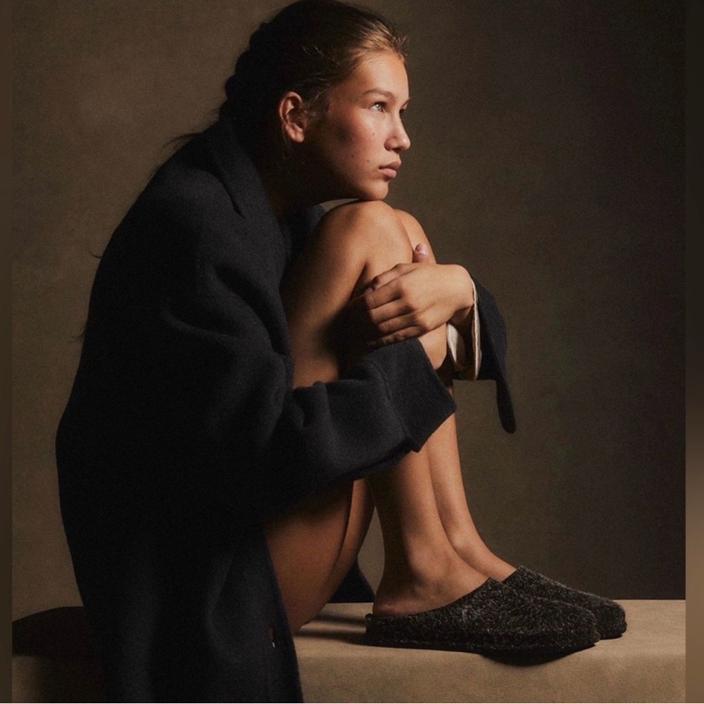 Alias Mae Black Women's mule.